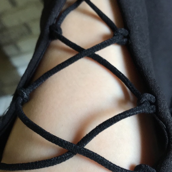 MISSGUIDED Plunging Neckline Dress - Picture 5 of 6